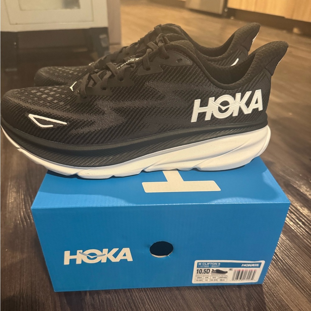 Men's Clifton 9 Black / White 10.5US